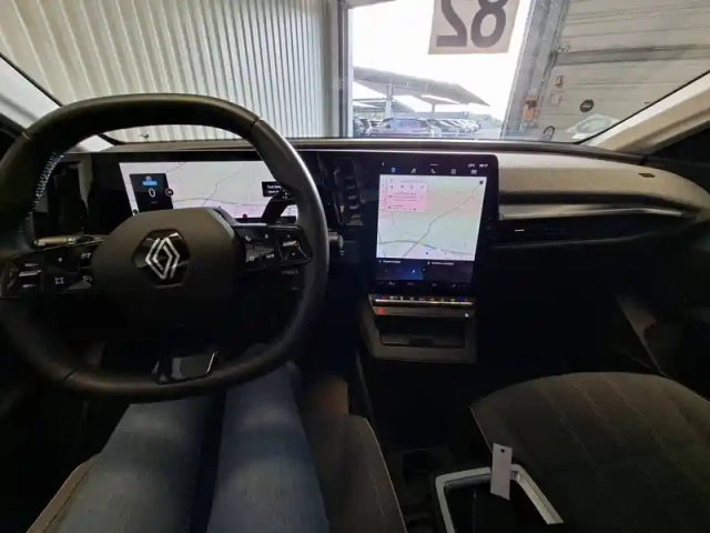 Renault Megane e-tech ev60 130ch super charge — photo 11