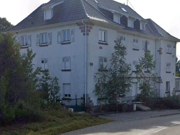 Un immeuble de quatre étages, avec une emprise au sol de 400 m² et une surface de plancher totale de