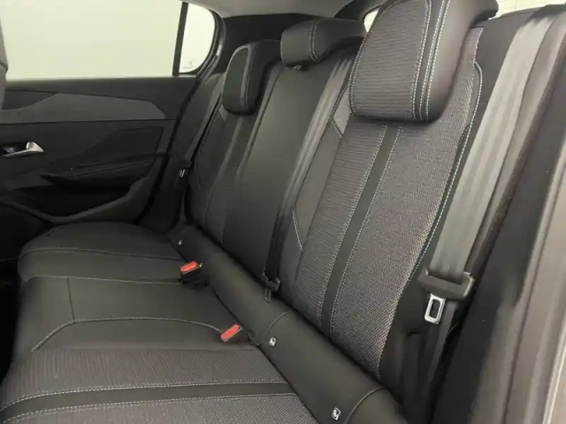 Peugeot 308 hybrid 145 e-dcs6 — photo 17