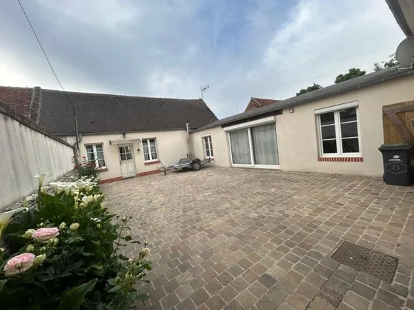 Maison à vendre 8 pièces CRESSONSACQ (60) 299 500 euros