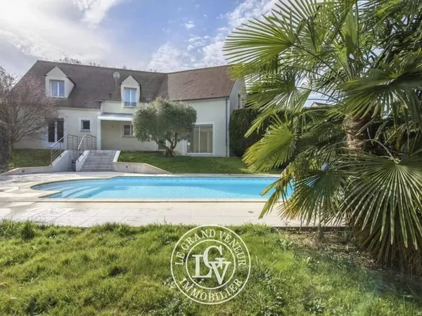 Maison 8 pièces 260 m²