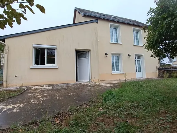 LOUÉ CENTRE Maison familiale avec terrain