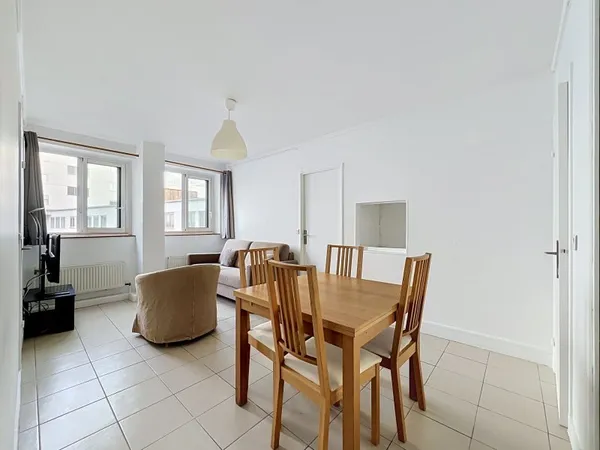 Vends 2P 42 m² sur cour-jardin, calme absolu, immeuble Jean Ginsberg 1958 - Paris 16e Mirabeau