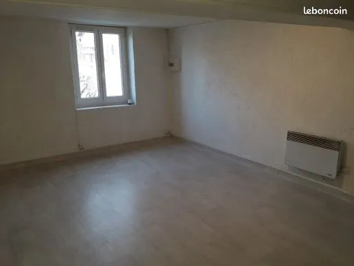 Studion 23 m2 non meublé 390 euros