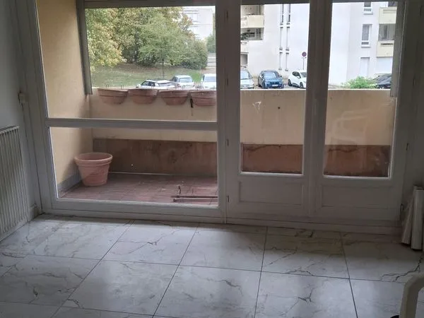 À louer : appartement 3 chambres de 80 m² entièrement rénové, à 2 min à pied de l'UTC, quartier Pomp