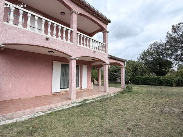Maison T5 avec garage et jardin