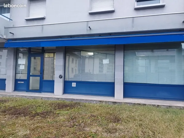 Local commercial 141 m² CLUSES