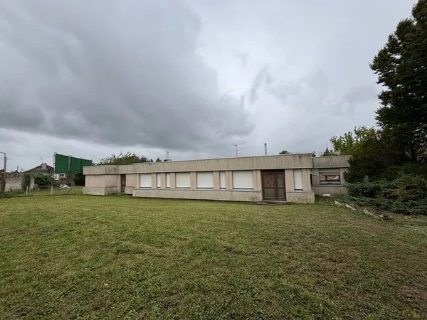 Local/bureau à vendre VIERZON (18)
