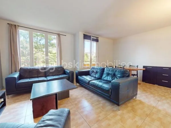 Appartement 5 pièces en rez-de-chaussée surélevé avec cave