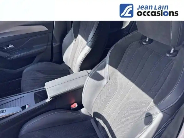 Peugeot 308 phev 180 e-eat8 — photo 17