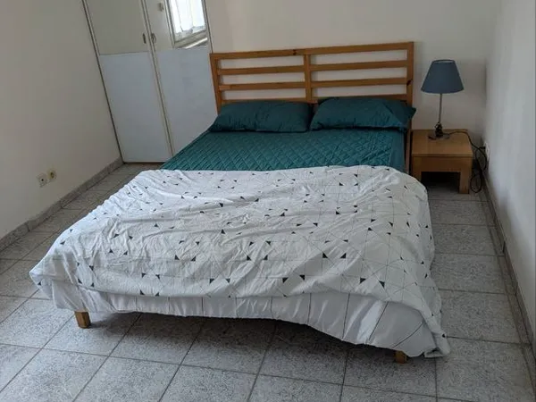 A louer chambre individuelle dans une maison de ville meublé