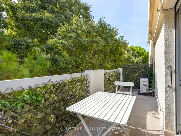 LES HESPÉRIDES DU PRADO T2 AVEC TERRASSE SUR JARDINS