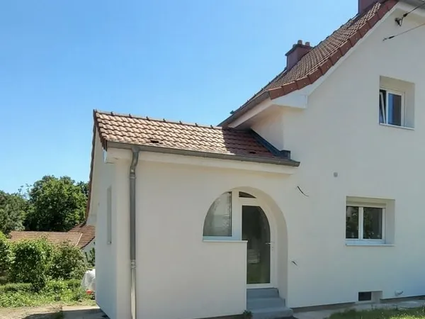 À LOUER - Maison entièrement rénovée - 65 m² - 2 chambres - Créhange