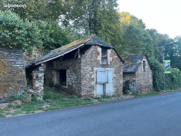 2 Petites granges + terrain de 562 m²