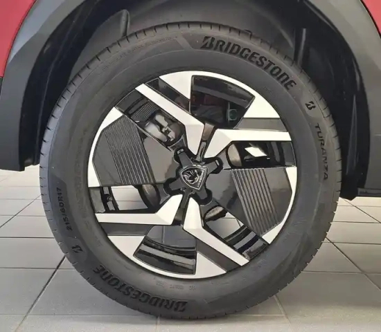 Peugeot 2008 hybrid 145 e-dcs6 — photo 11