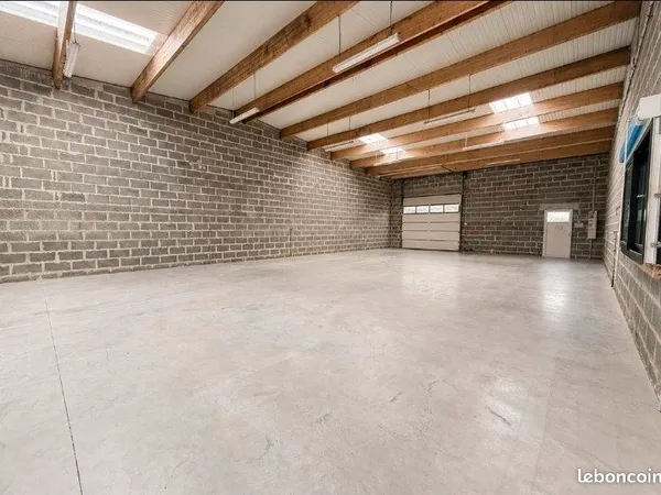 Entrepôt à louer 220m2
