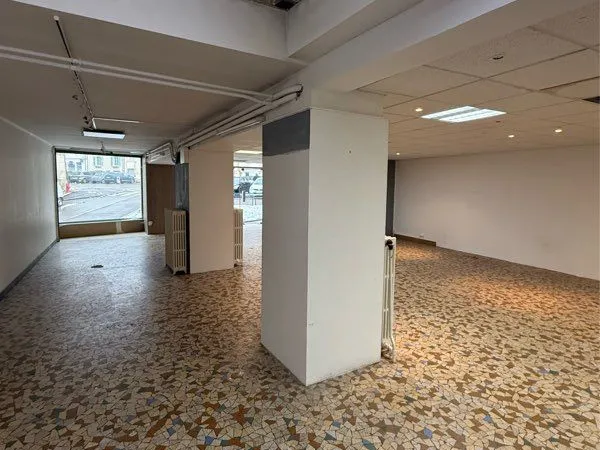 Local commercial 173 m² - Centre-ville de Semur-en-Auxois - Très bon emplacement