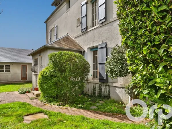 Maison 11 pièces 278 m²