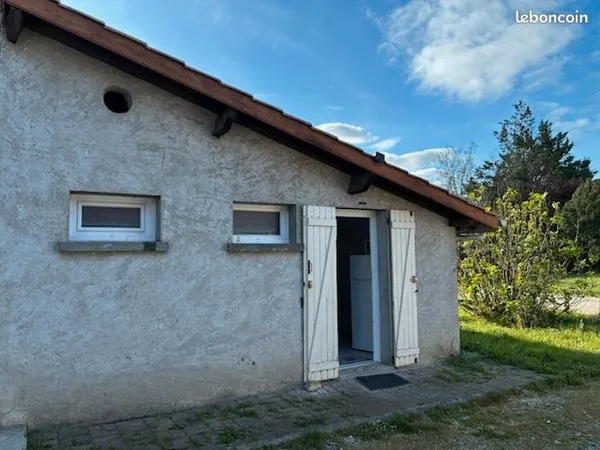 Maison au calme avec terrain fermé et garage