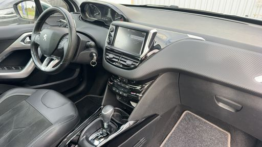 Peugeot 2008 1.2 PureTech 110 EAT6 - Crossway – 2017 – 121979 km – Essence – Boîte Automatique — photo 10