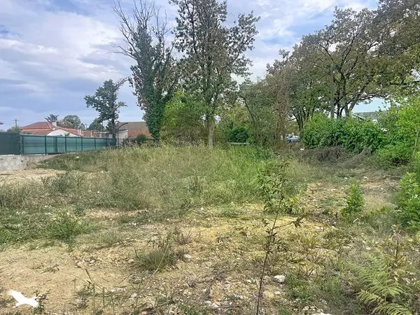 Terrain 886 m²