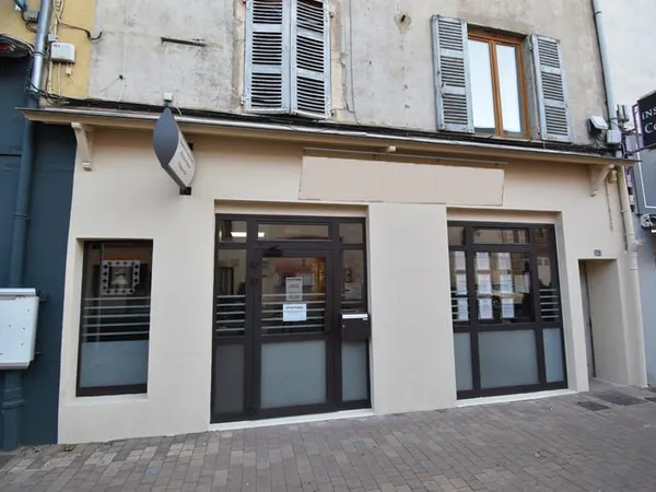 Local commercial rénové Rue d'Anse