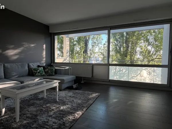 Appartement traversant 80 m² - Dernier étage avec ascenseur - Immeuble rénové