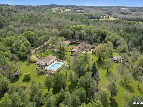 Maison 11 pièces 300 m²