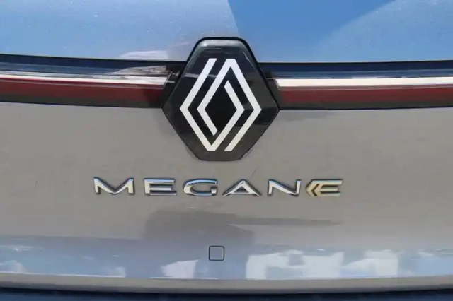Renault Megane e-tech ev60 220 ch super charge — photo 47