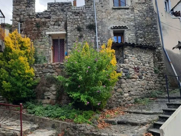 grande Maison en pierre 180 m2 habitable ; a coté rivière