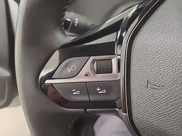 Peugeot 208 puretech 75 s&amp;s bvm5 — photo 47