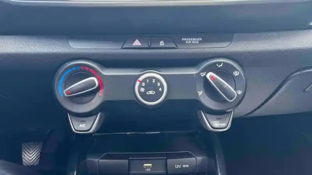 Kia Stonic 1.0 t-gdi 100 ch bvm6 — photo 13