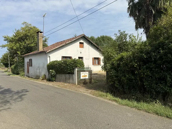 Maison gasconne à rénover sur 850m2 de terrain clos à 5 minutes de Nogaro