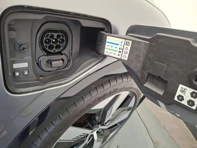 Renault Megane e-tech ev60 220 ch super charge — photo 15