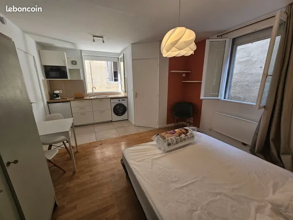 Joli studio meublé Victoire