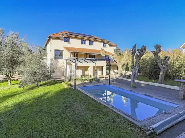 Maison 9 pièces 292 m²