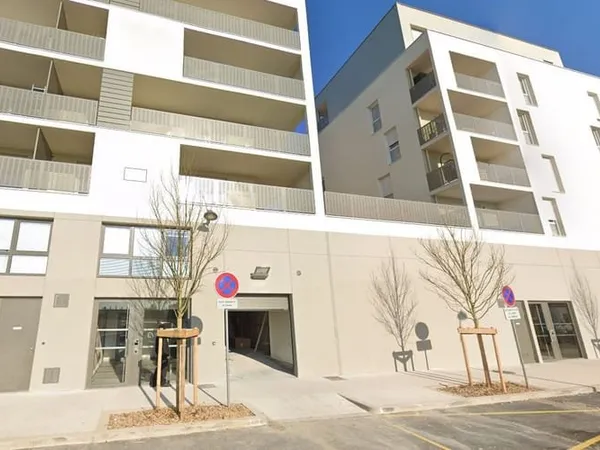 Stationnement Location Rillieux-la-Pape   90€