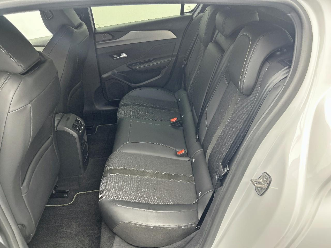 Peugeot 308 hybrid 136 e-dcs6 gt — photo 13