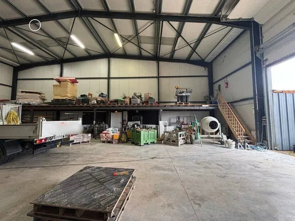 Local d'activité 245 m²