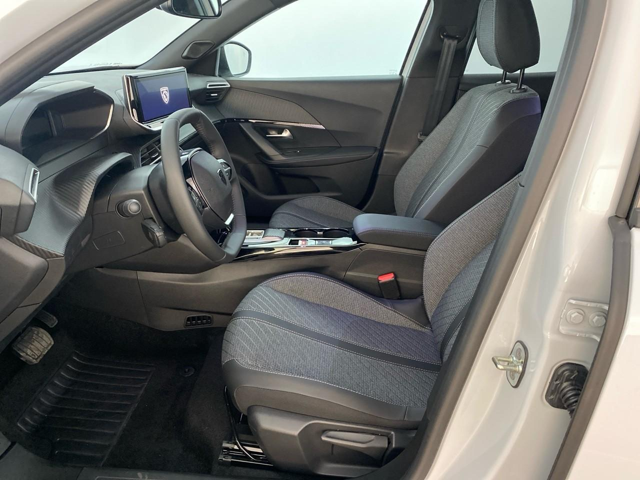 Peugeot 2008 hybrid 145 ch e-dcs6 allure — photo 9