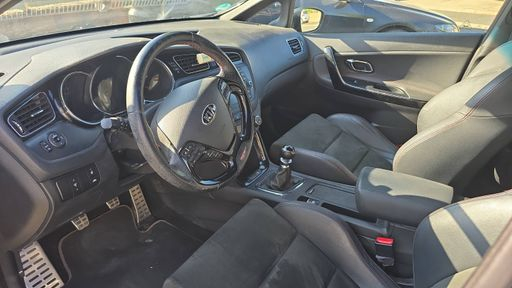 Kia Ceed 1.6 T-GDI 204 - GT – 2014 – 115105 km – Essence – Boîte Manuelle — photo 13