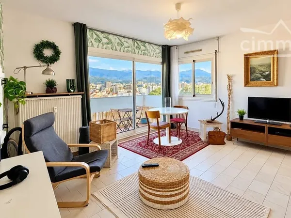 T2 rénové 43 m² - 11e étage - balcon - vue massifs