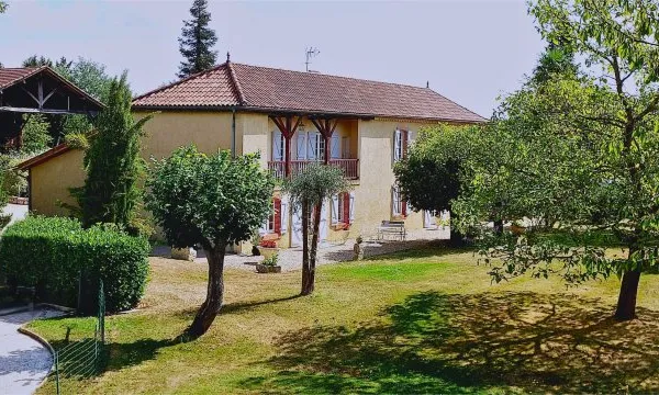 RARE -BELLE MAISON GASCONNE TYPIQUE AVEC PARC, PISCINE ET DÉPENDANCES : LE CHARME DU GERS AU CŒUR DE