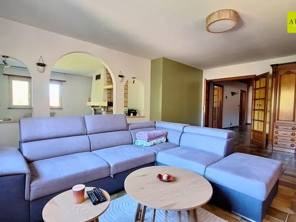 WITTENHEIM-Ensemble immobilier en zone artisanale et commerc
