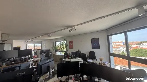 Bureau 120 m²