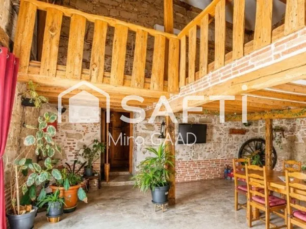 Corps de ferme rénové , T7 de 350 m² et 6 000 m² de terrain Negociable