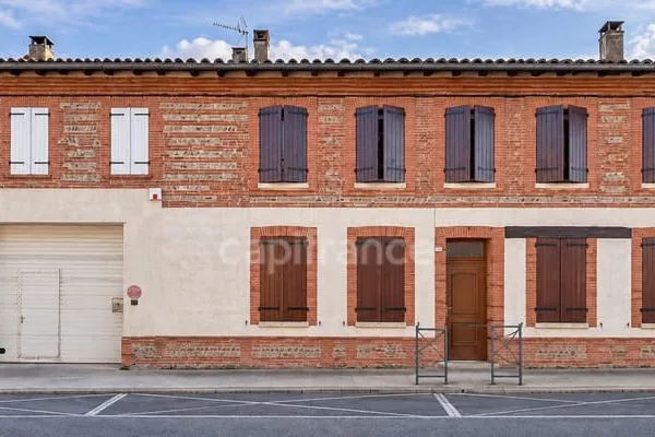 RIEUMES - maison T8 de 208 m², 200 m² de dépendances, combles aménageables de 90 m² et terrain de 1 