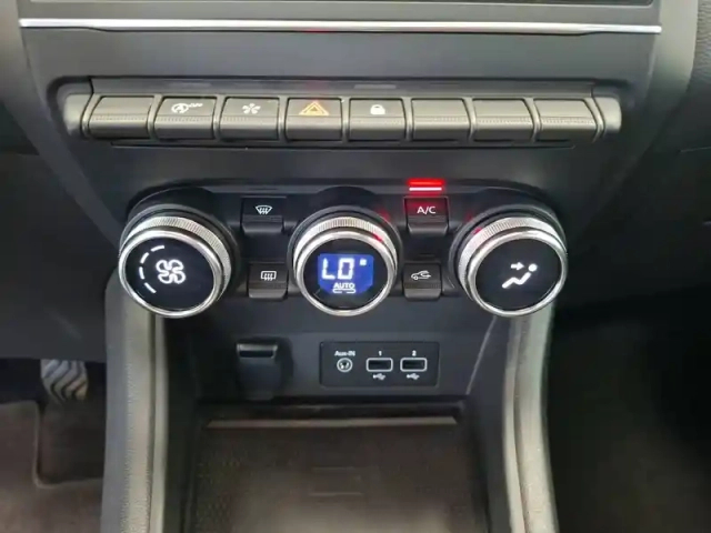 Renault Captur tce 90 — photo 27