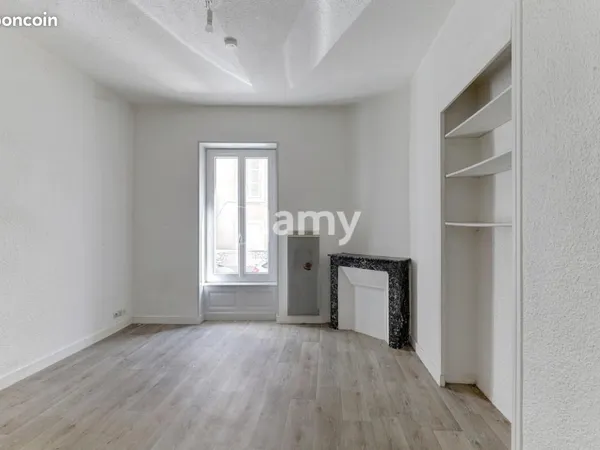 Studio 1 pièce 27 m²
