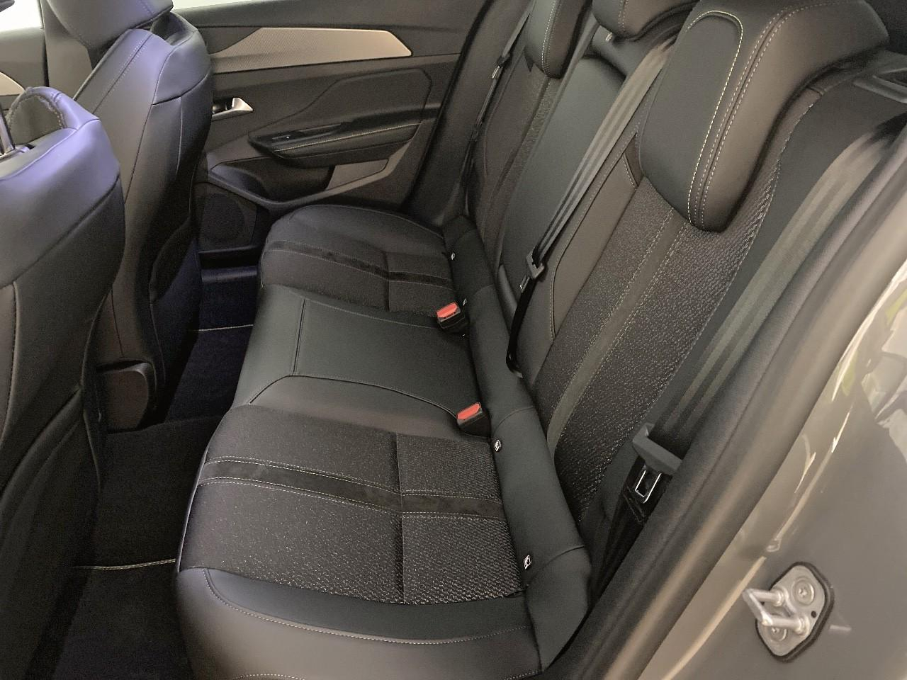 Peugeot 408 electrique 58 kwh 210 ch gt — photo 10